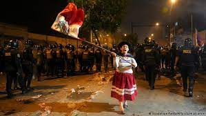 Continúa la violencia tras el golpe en Perú
