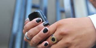 Las víctimas de violencia de género podrán pedir un móvil policial con el botón antipánico  